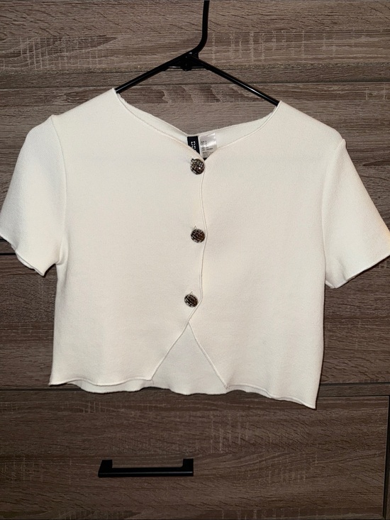 H&M Tops - H&M White Short Sleeve Button Crop Top